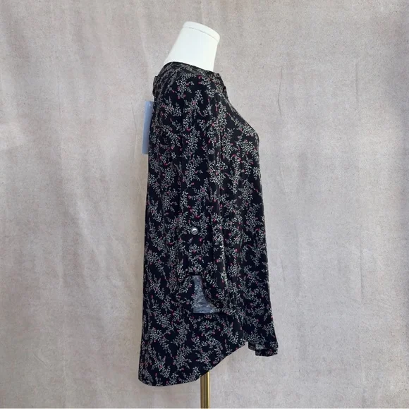 Dear Scarlett Chic & Classic Feminine Black Tunic with Ditsy Floral - Picture 4 of 6